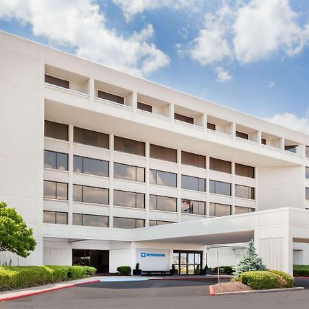 Отель Wyndham Indianapolis Airport Экстерьер фото
