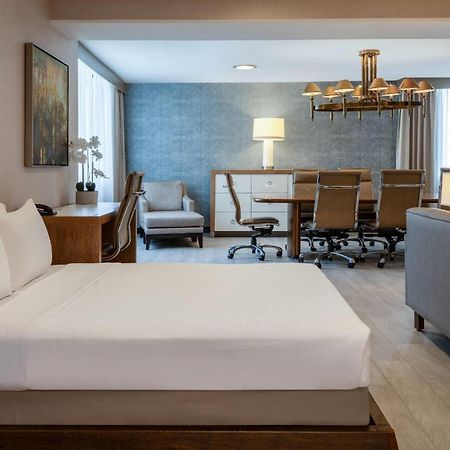 Отель Wyndham Indianapolis Airport Экстерьер фото
