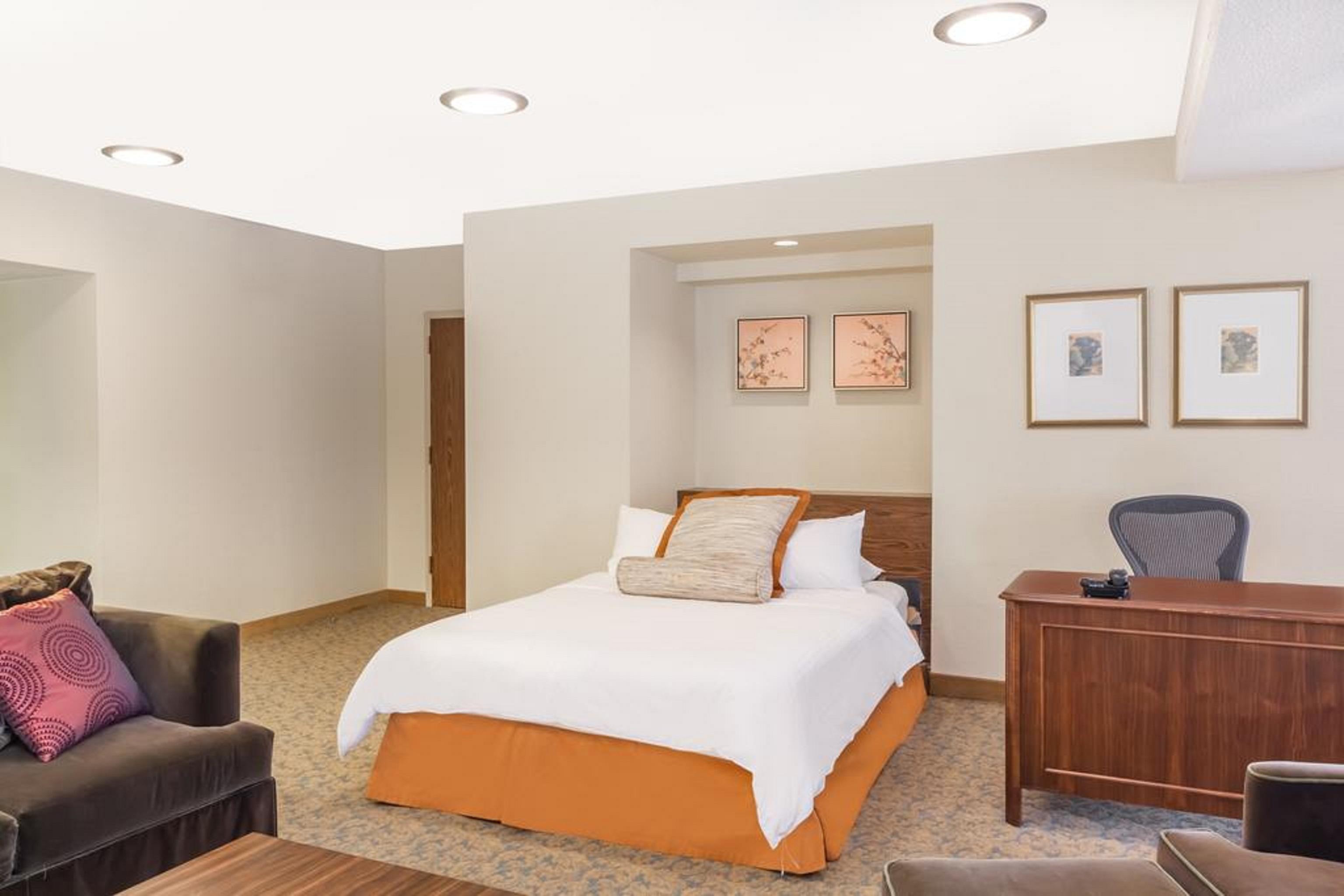 Отель Wyndham Indianapolis Airport Экстерьер фото