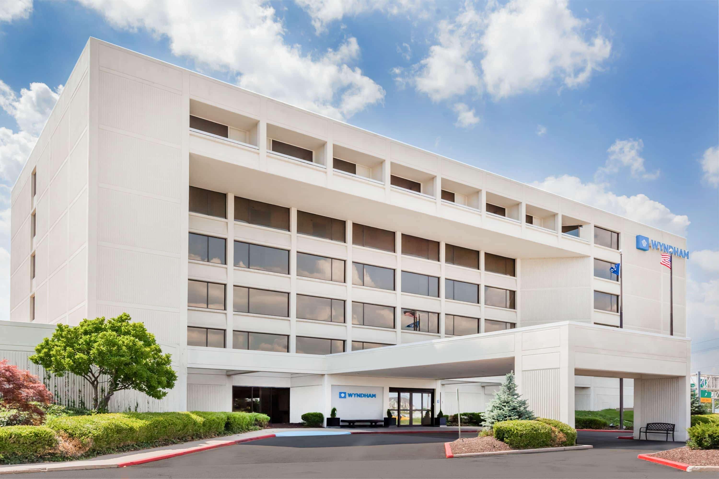 Отель Wyndham Indianapolis Airport Экстерьер фото