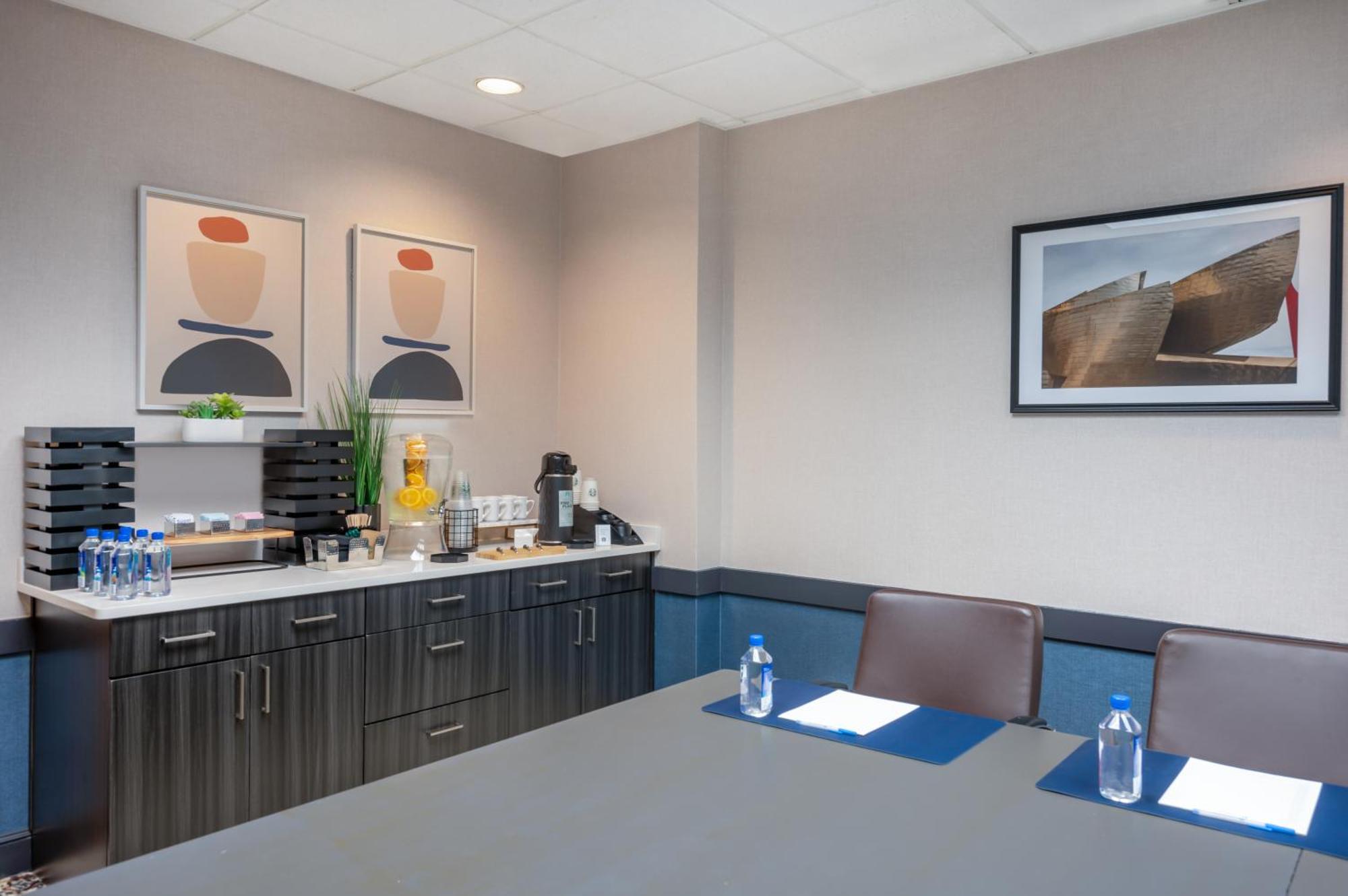 Отель Wyndham Indianapolis Airport Экстерьер фото