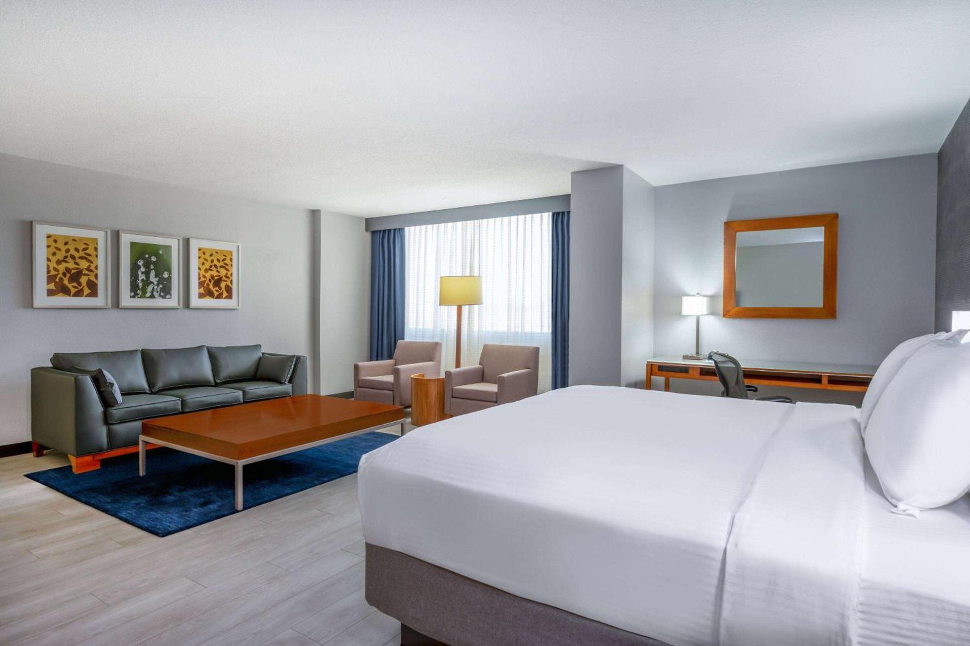 Отель Wyndham Indianapolis Airport Экстерьер фото