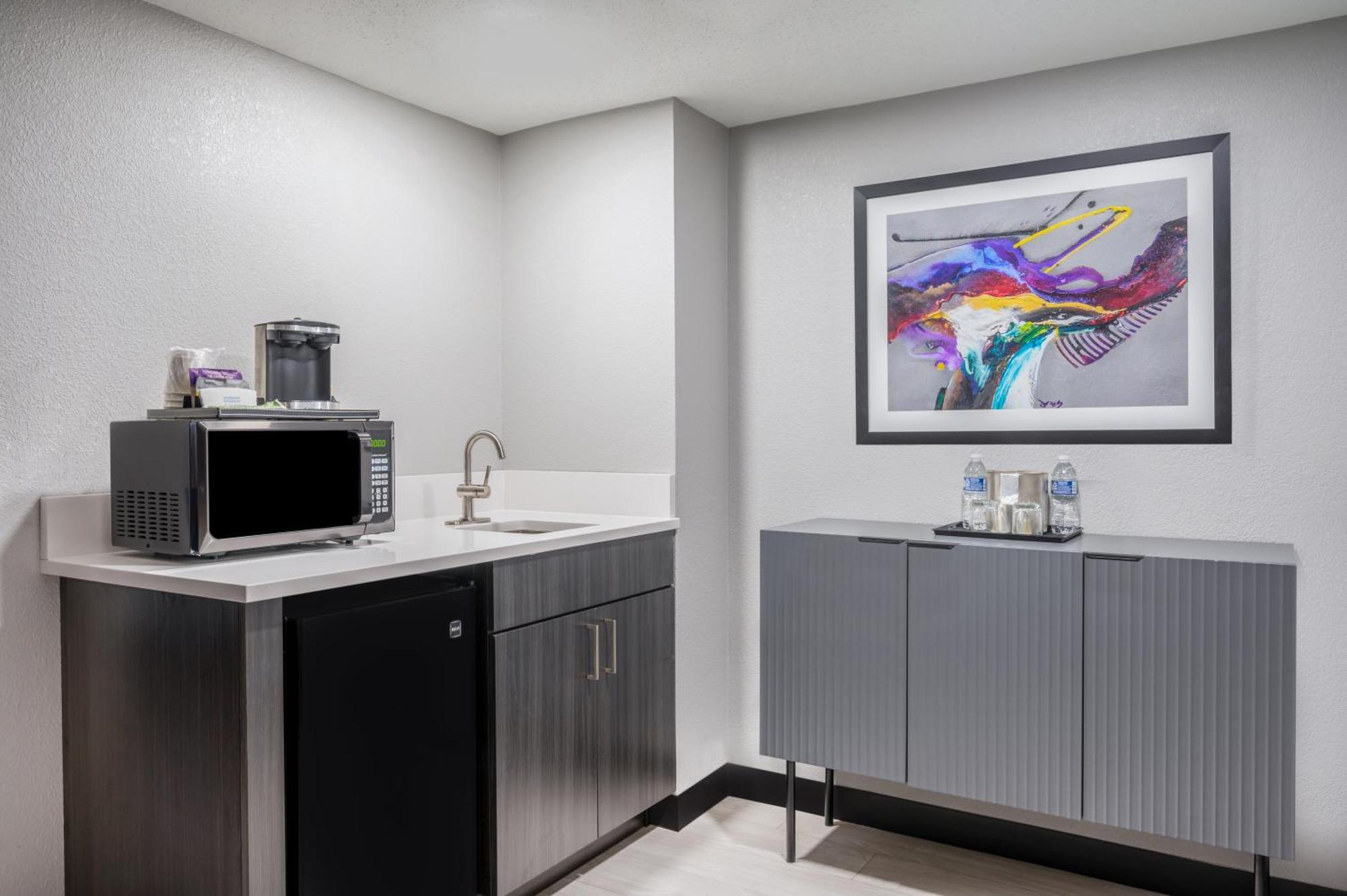 Отель Wyndham Indianapolis Airport Экстерьер фото