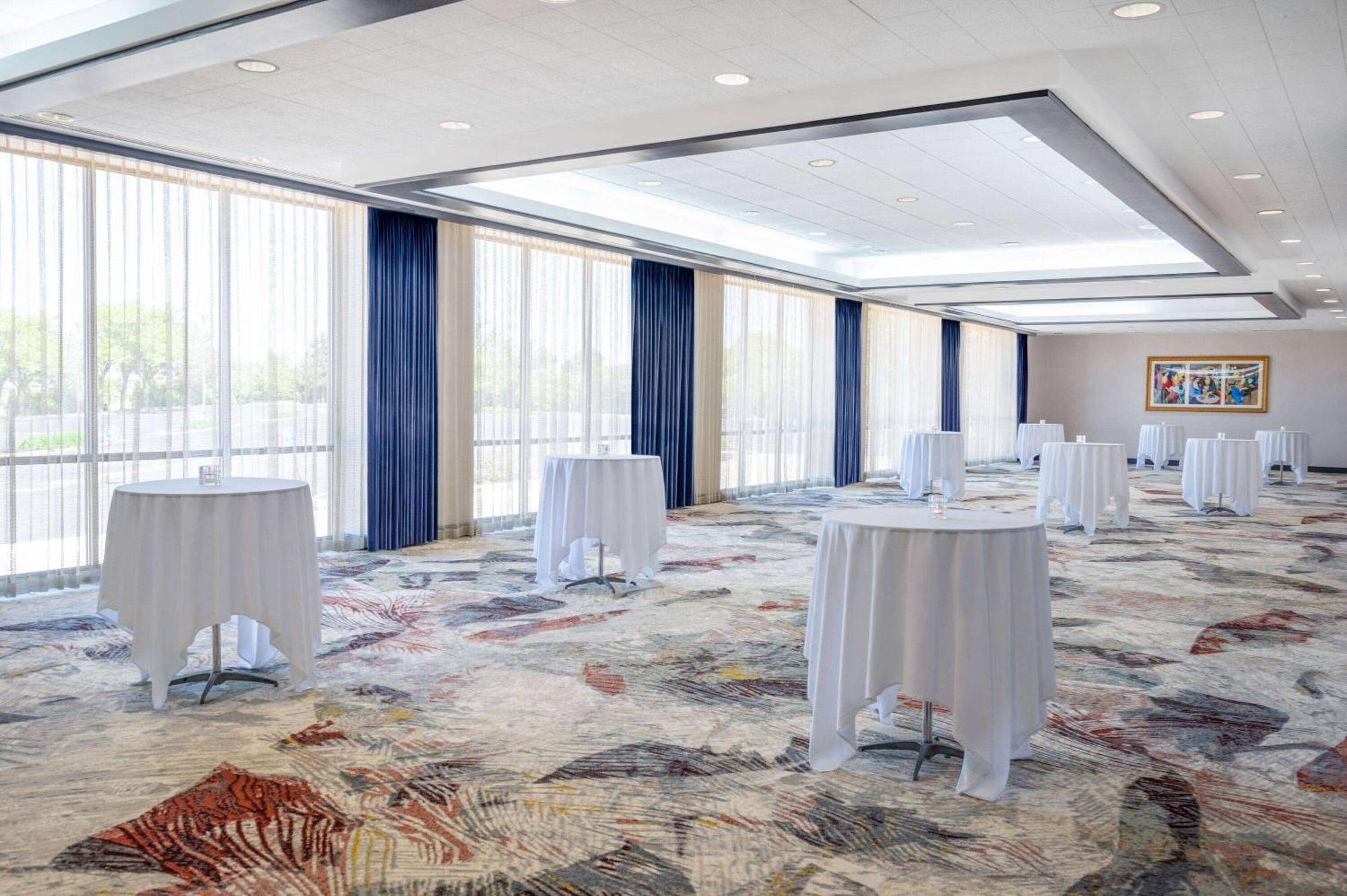 Отель Wyndham Indianapolis Airport Экстерьер фото