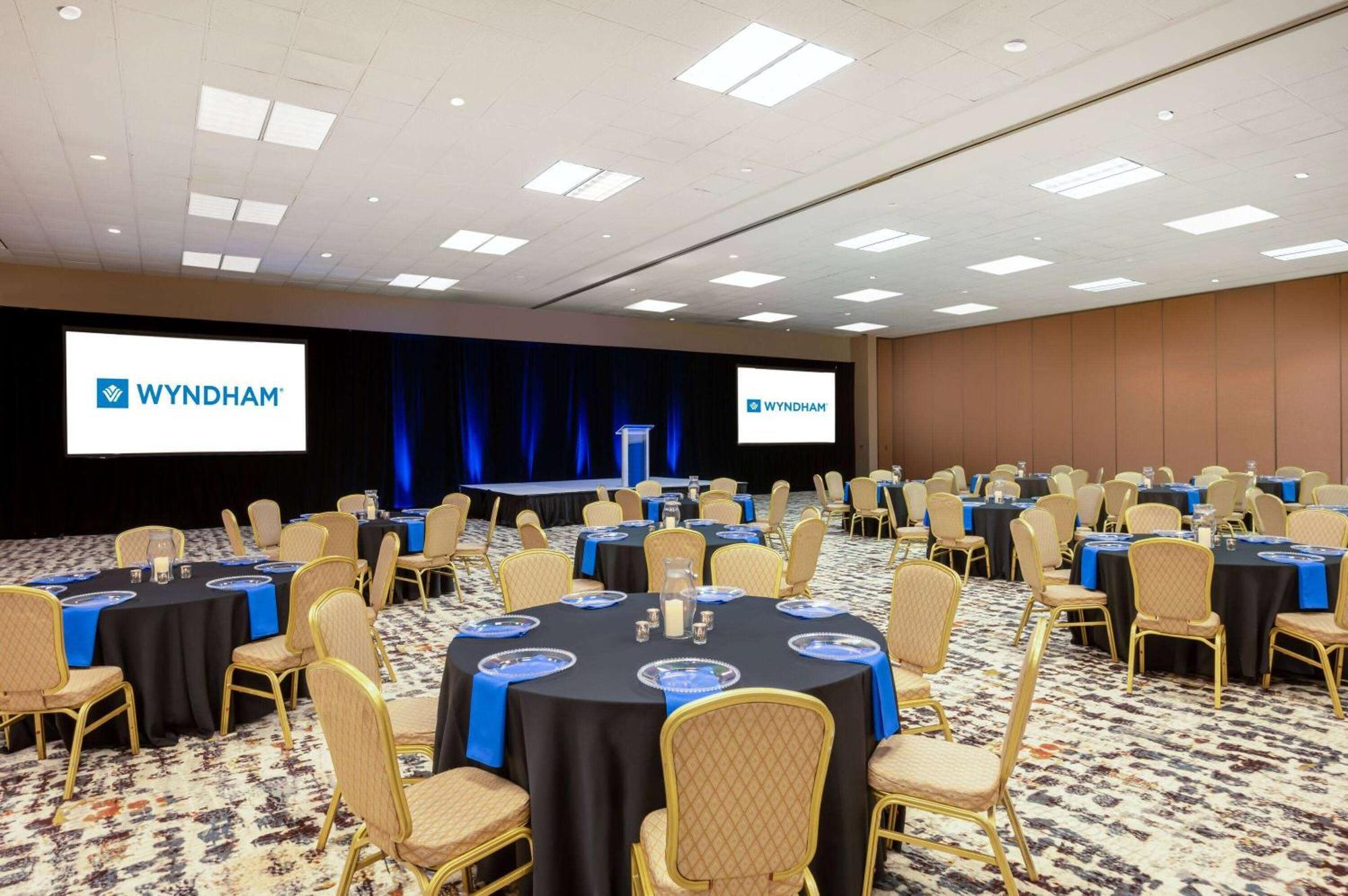 Отель Wyndham Indianapolis Airport Экстерьер фото