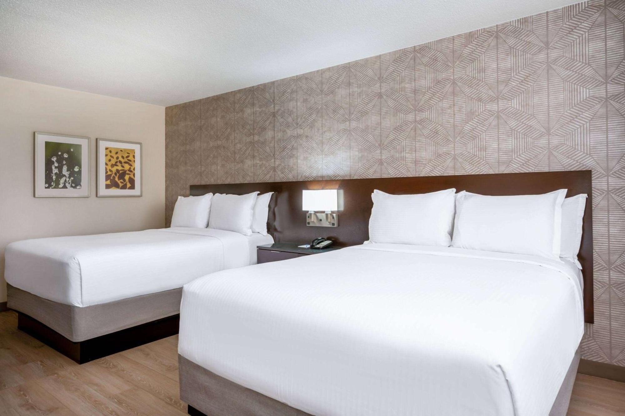 Отель Wyndham Indianapolis Airport Экстерьер фото