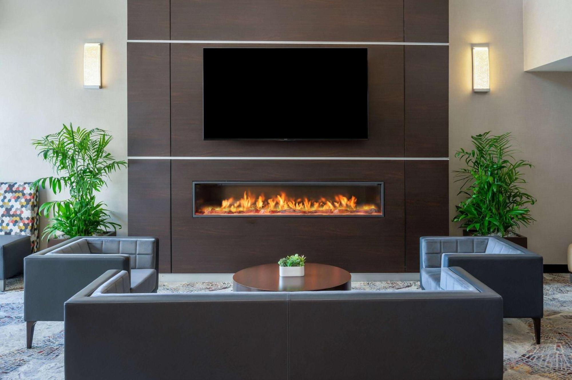Отель Wyndham Indianapolis Airport Экстерьер фото