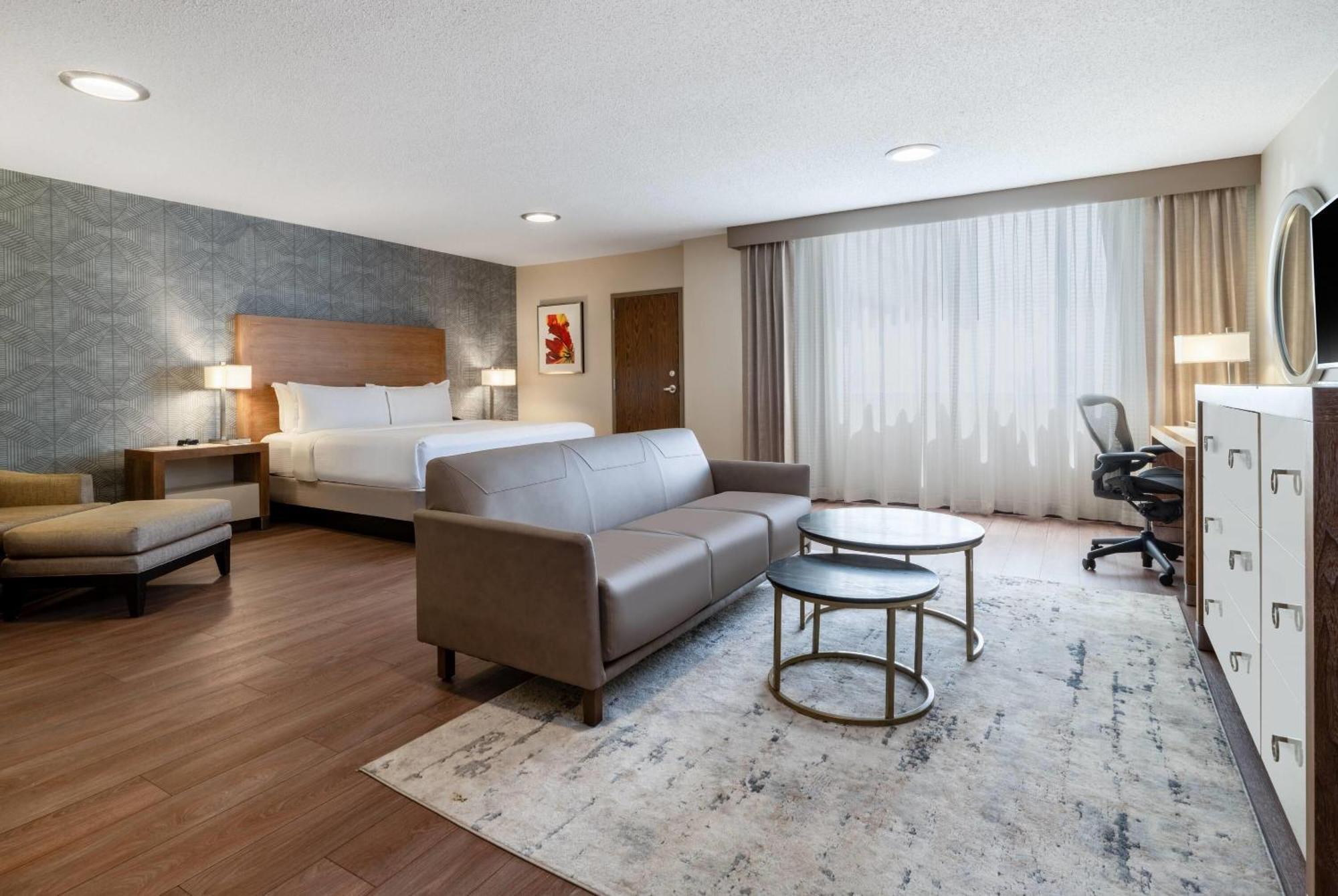 Отель Wyndham Indianapolis Airport Экстерьер фото