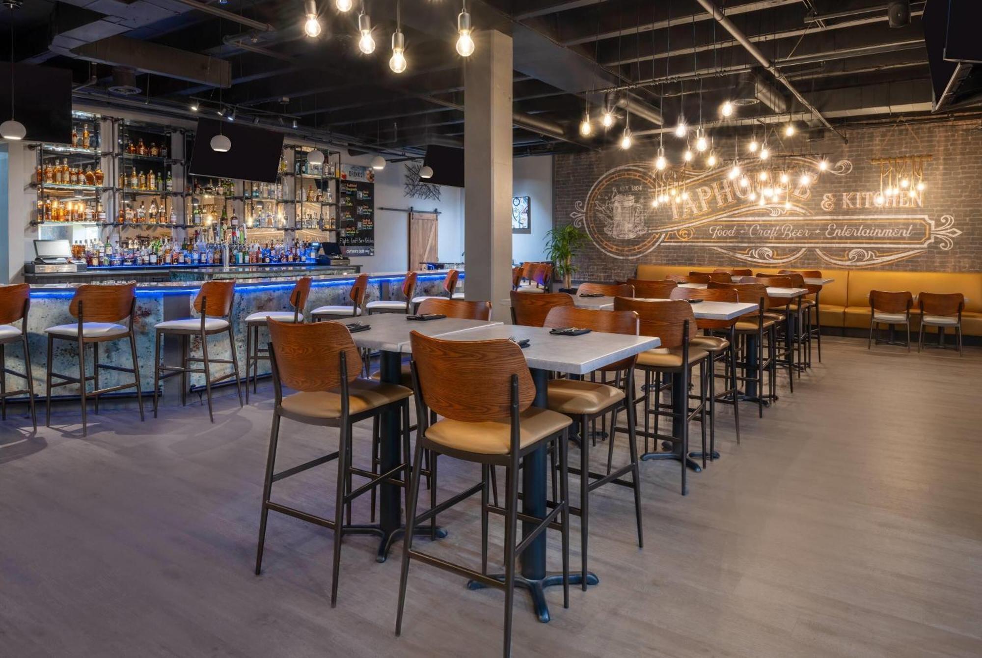 Отель Wyndham Indianapolis Airport Экстерьер фото