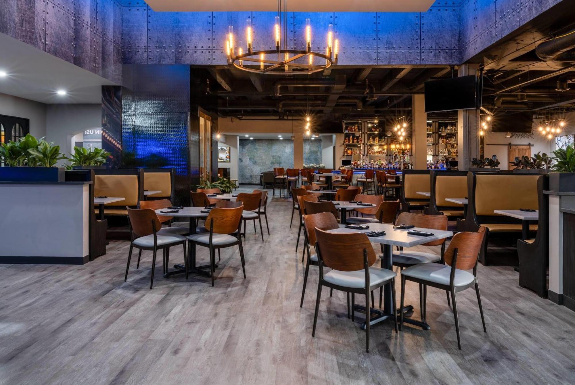Отель Wyndham Indianapolis Airport Экстерьер фото