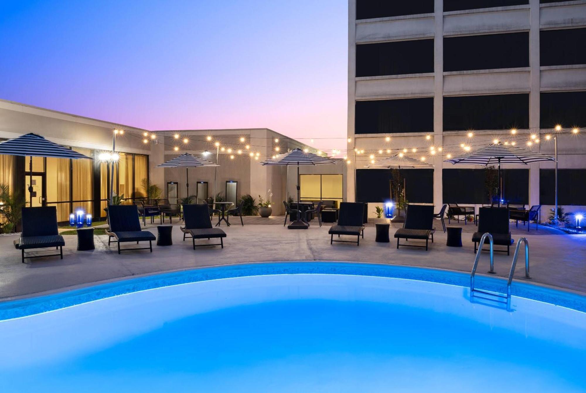 Отель Wyndham Indianapolis Airport Экстерьер фото